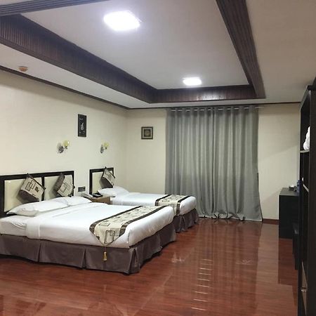 מנדלאי Hotel Yadanar Oo מראה חיצוני תמונה