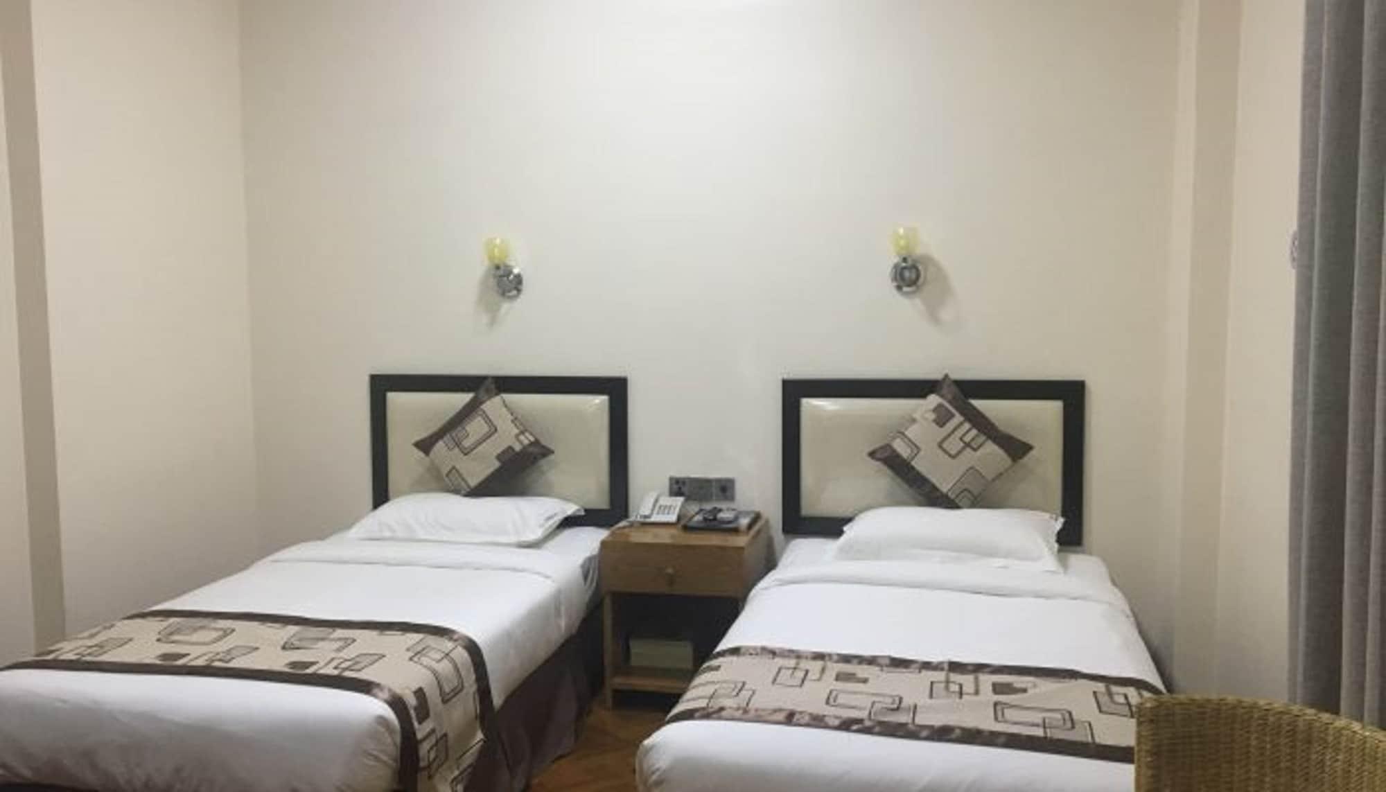 מנדלאי Hotel Yadanar Oo מראה חיצוני תמונה