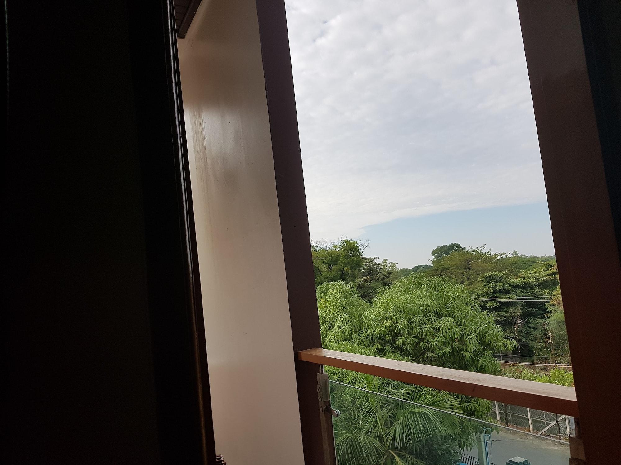 מנדלאי Hotel Yadanar Oo מראה חיצוני תמונה