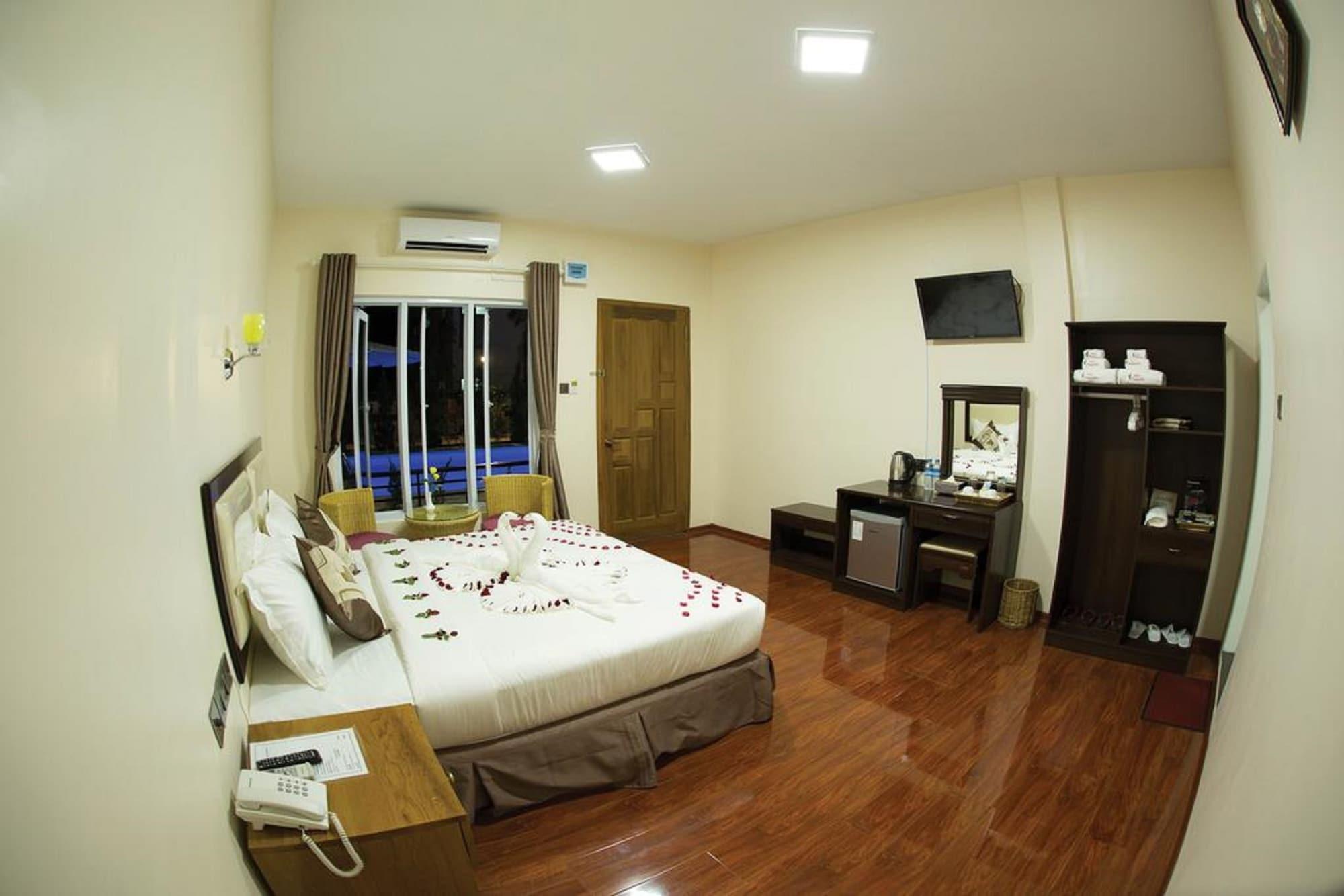 מנדלאי Hotel Yadanar Oo מראה חיצוני תמונה