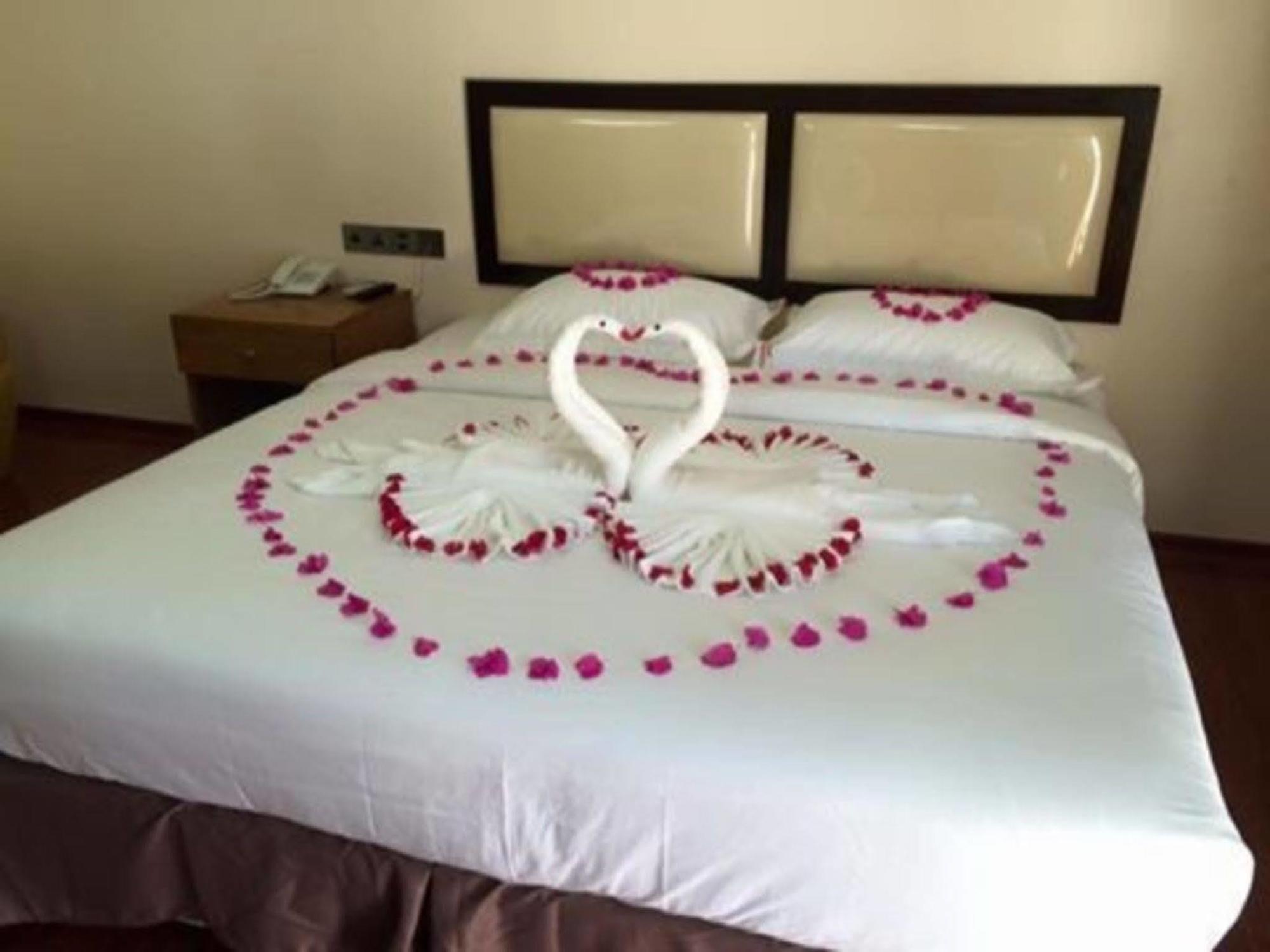 מנדלאי Hotel Yadanar Oo מראה חיצוני תמונה
