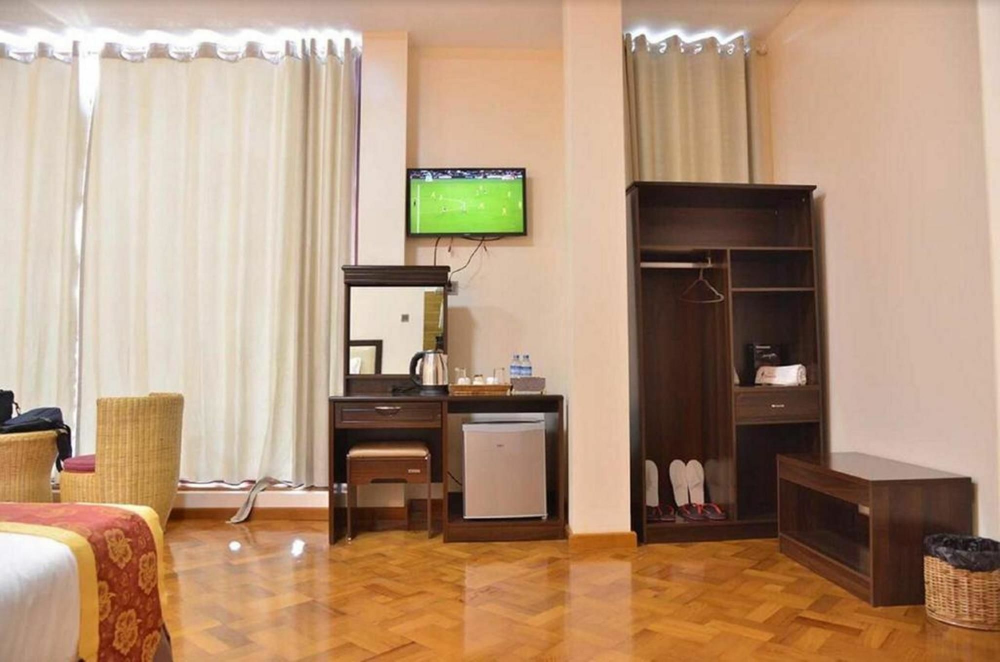 מנדלאי Hotel Yadanar Oo מראה חיצוני תמונה