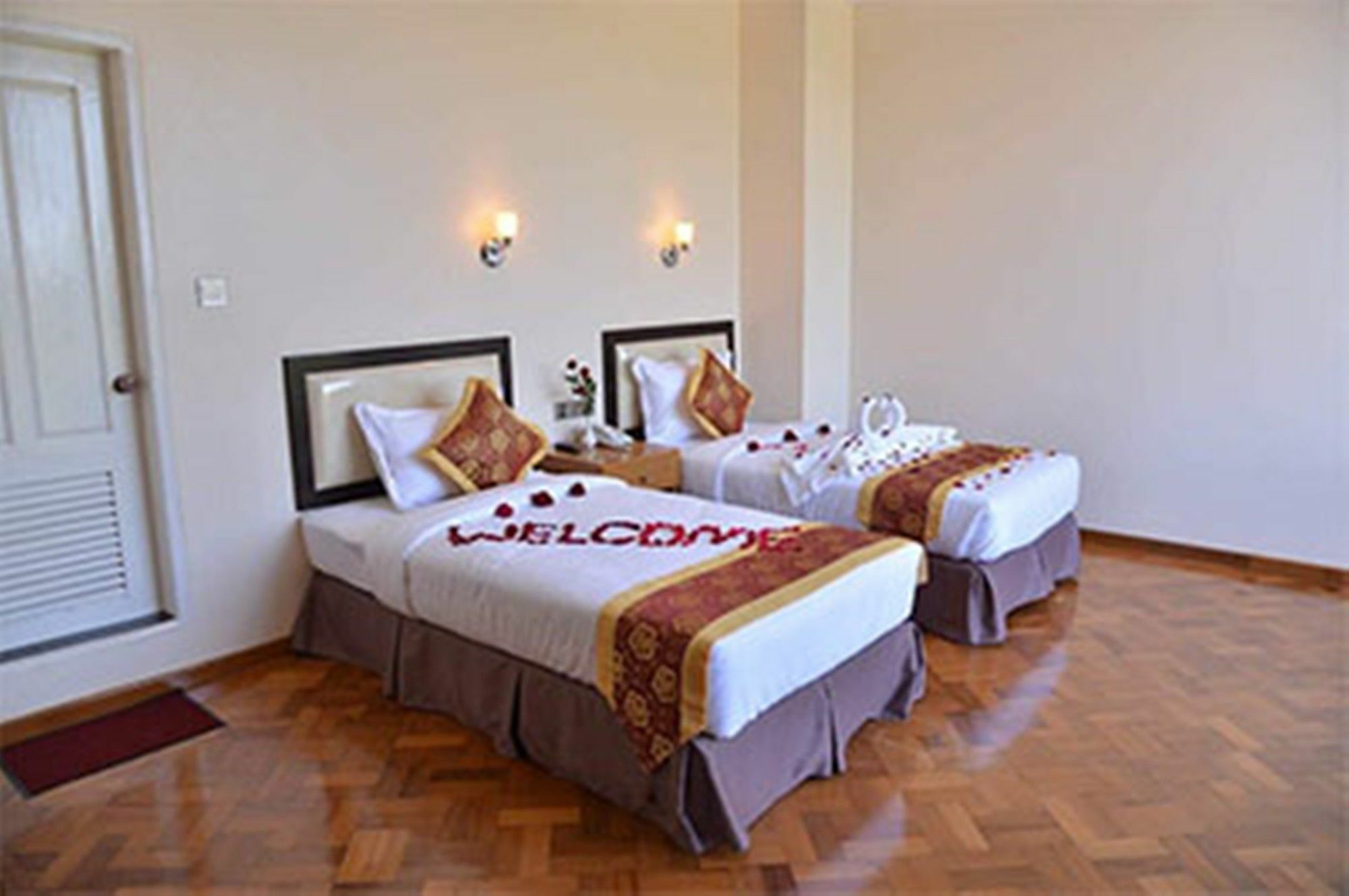 מנדלאי Hotel Yadanar Oo מראה חיצוני תמונה