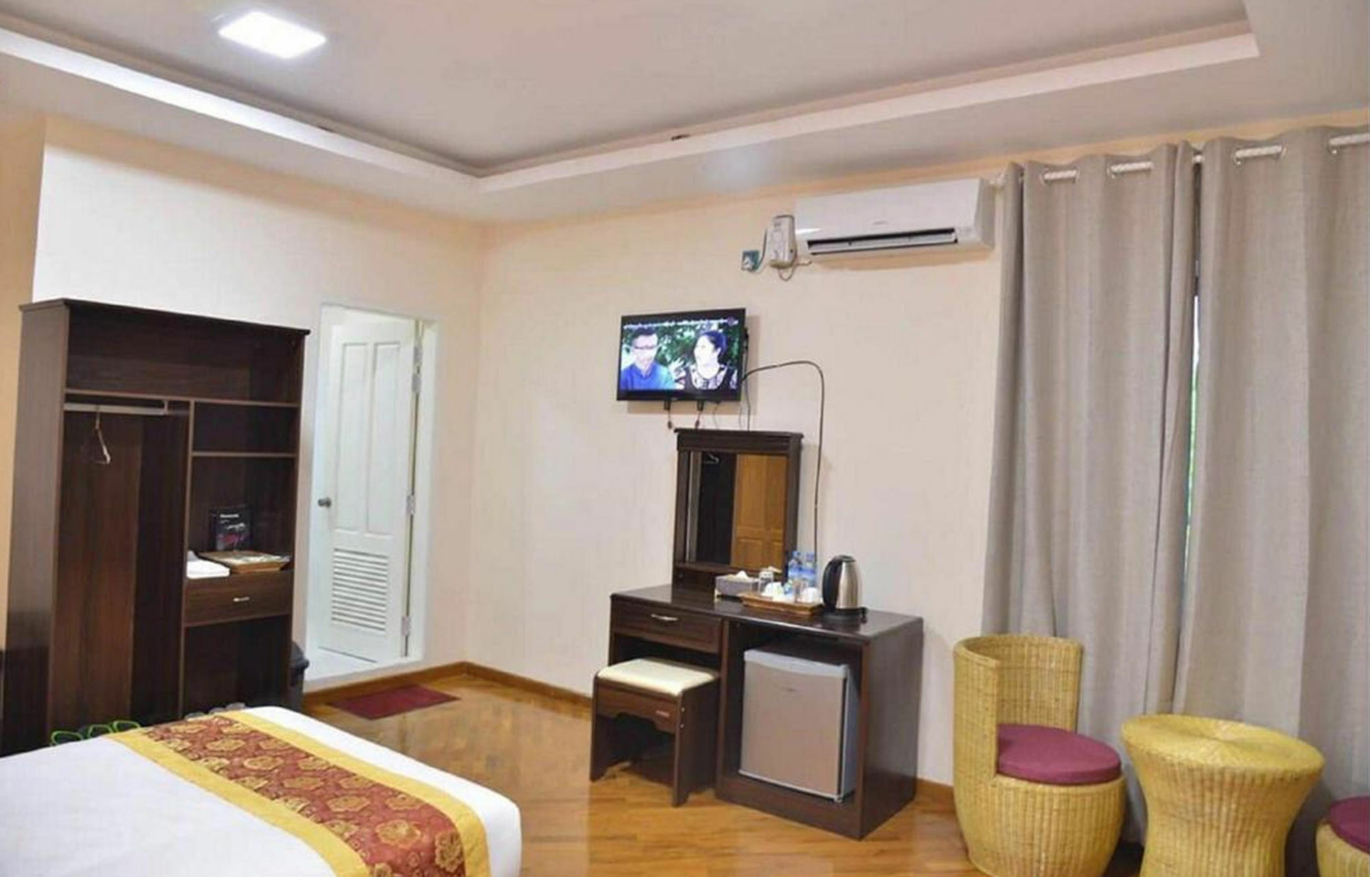 מנדלאי Hotel Yadanar Oo מראה חיצוני תמונה